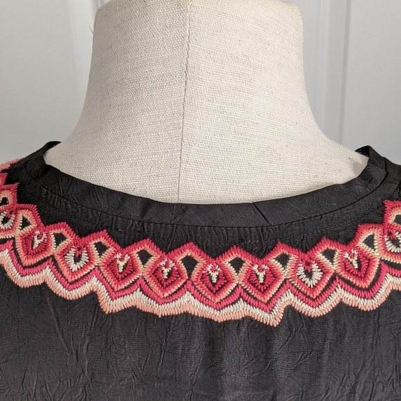 Boho Floral Embroidered Blouse V-Neck Long Wide Sleeves Multicolor Black M NWT - Picture 9 of 13